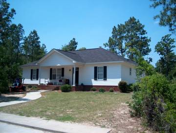 A 4 bed 4 bath all elec home w/all convenience of home at Landings Pkwy. 2 miles to GSU. Apply *now*.
